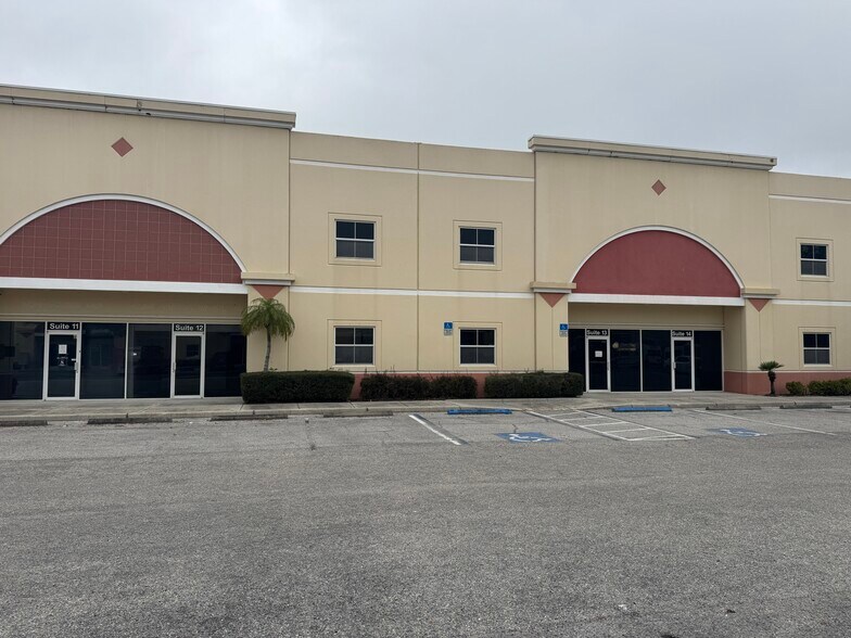 787 Commerce Dr, Venice, FL à louer - Photo du bâtiment - Image 2 de 55