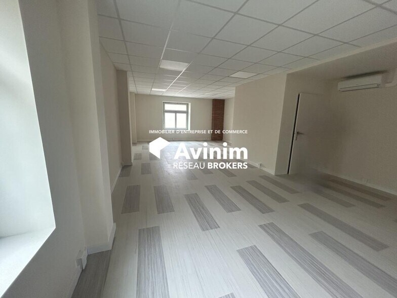 Flex in Muret for lease - Interior Photo - Image 3 of 5