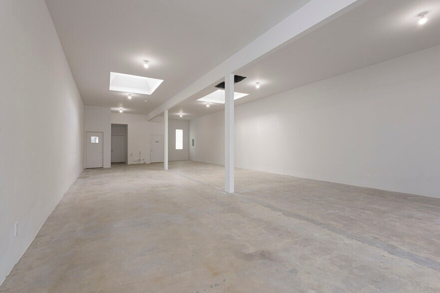 1157 S Robertson Blvd, Los Angeles, CA à louer - Photo du bâtiment - Image 3 de 13