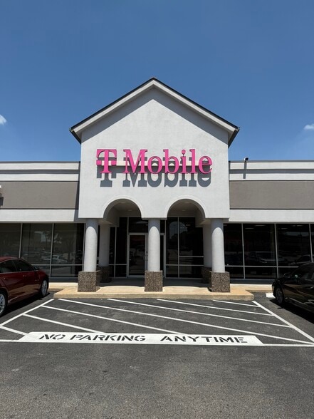 4738-4938 Beechnut St, Houston, TX for lease - Building Photo - Image 2 of 14