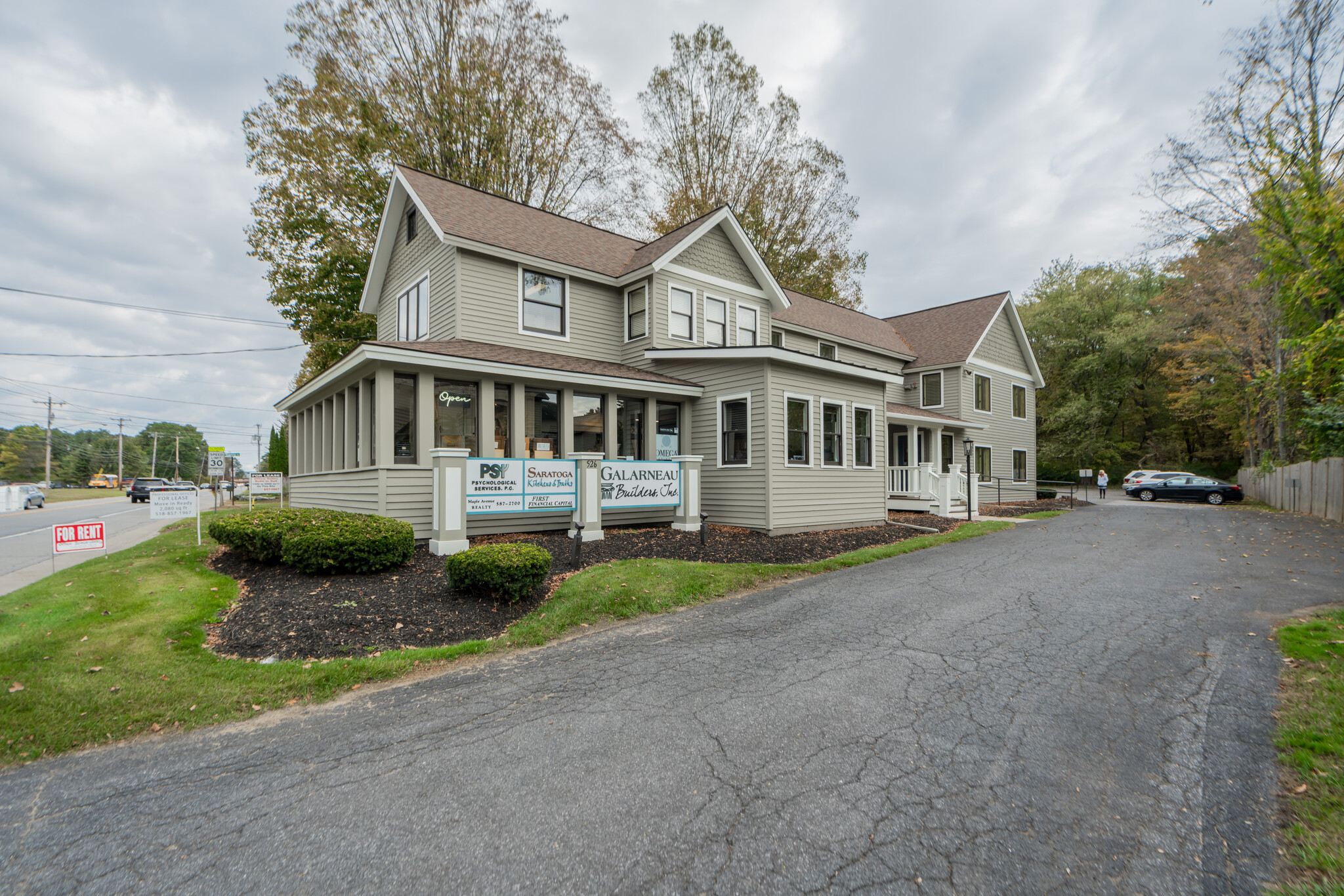 526 Maple Ave, Saratoga Springs, NY à vendre Photo du bâtiment- Image 1 de 1