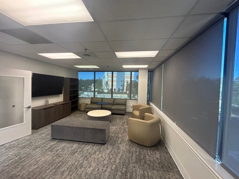 1203 Governors Square Blvd, Tallahassee, FL for lease - Interior Photo - Image 3 of 18