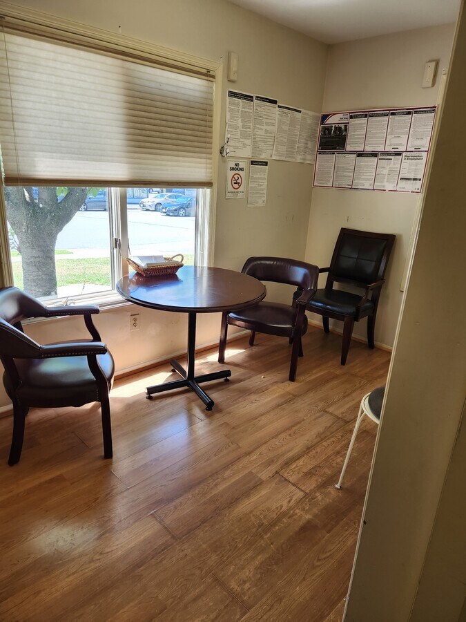 1425 Pompton Ave, Cedar Grove, NJ 07009 - Unité 1A & 2A - - Photo intérieure - Image 1 of 3