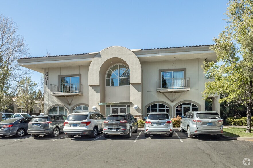 601 Sierra Rose Dr, Reno, NV à vendre - Photo du bâtiment - Image 3 de 8