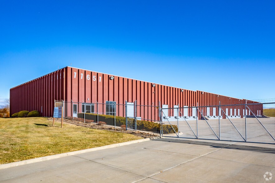 11651 NW Ambassador Dr, Kansas City, MO à louer - Photo du bâtiment - Image 3 de 19