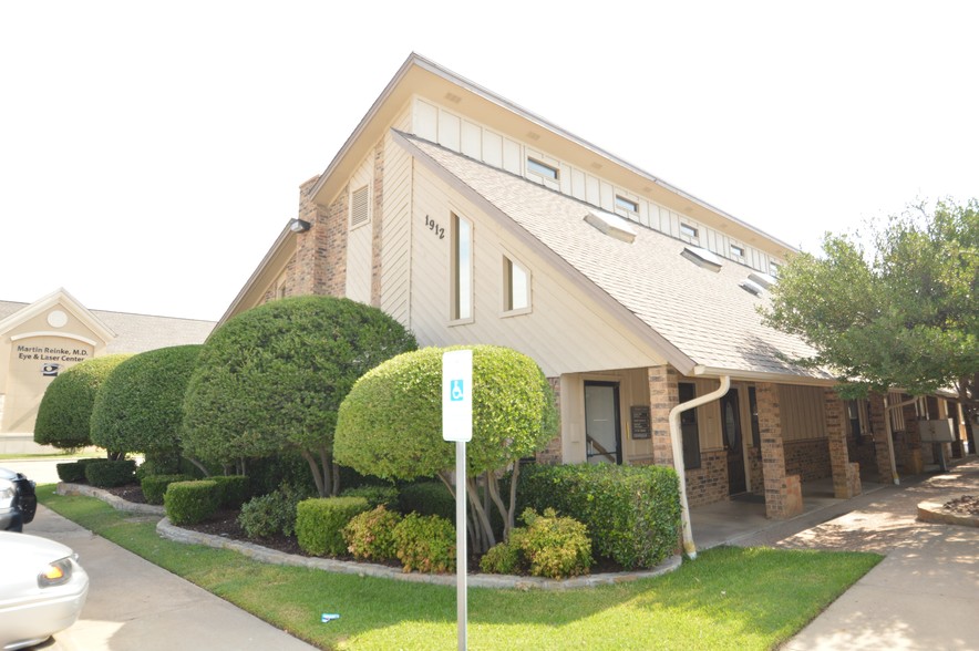 1908 Central Dr, Bedford, TX for lease - Building Photo - Image 3 of 5