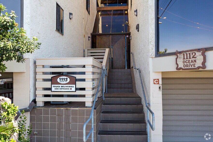 1112 Ocean Dr, Manhattan Beach, CA à louer - Photo du bâtiment - Image 2 de 12