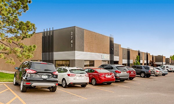 2721 W Oxford Ave, Englewood, CO à louer - Photo du bâtiment - Image 2 de 6