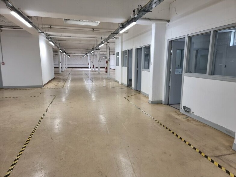 Flex in Le Pré-Saint-Gervais for lease - Building Photo - Image 3 of 8