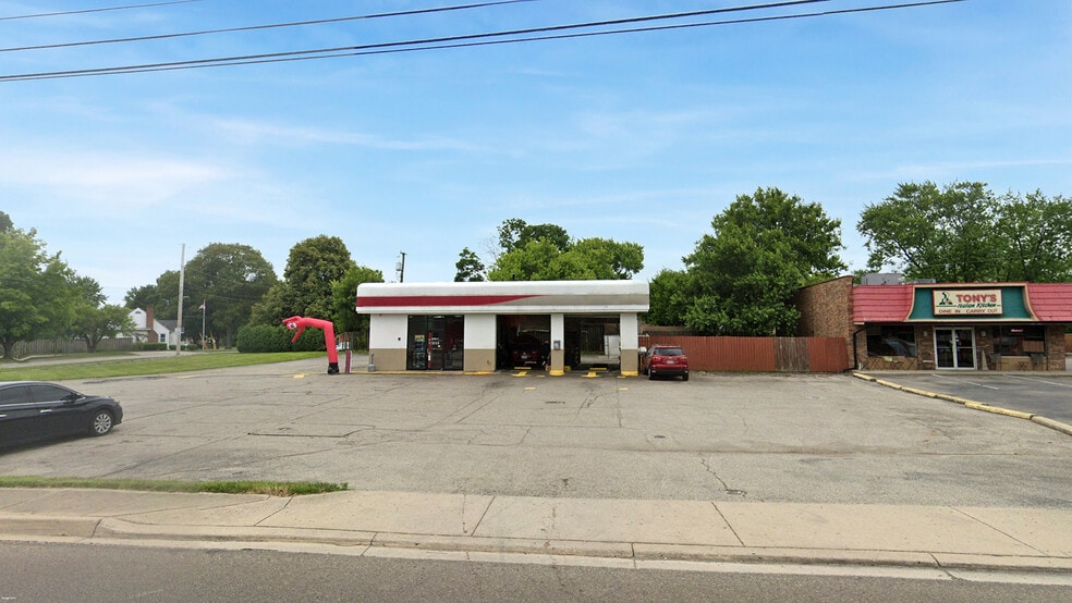 621 S Main St, Englewood, OH for sale - Primary Photo - Image 1 of 3