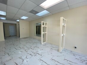 16978-16990 NE 19th Ave, North Miami Beach, FL for lease Interior Photo- Image 2 of 9