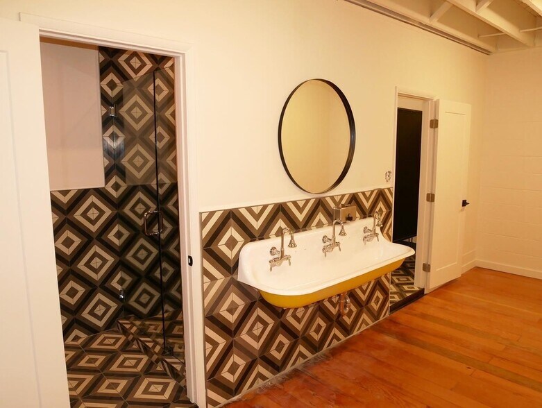 141 N Ventura Ave, Ventura, CA à louer - Photo du bâtiment - Image 2 de 14