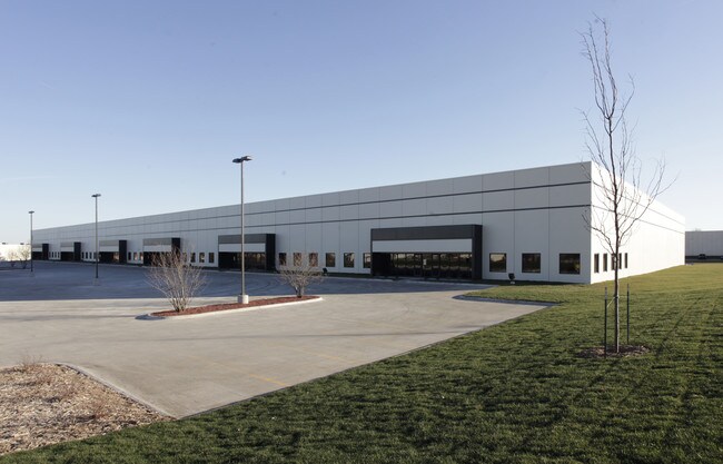 Plus de détails pour 11300-11398 Meredith Dr, Urbandale, IA - Industriel à louer