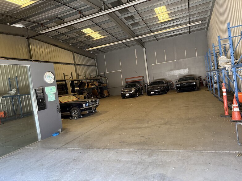 15750 Arrow Hwy, Fontana, CA à louer - Photo du bâtiment - Image 3 de 3
