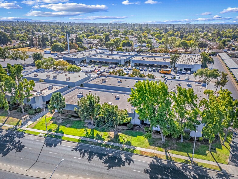 4747 N 1st St, Fresno, CA for lease - Aerial - Image 2 of 11