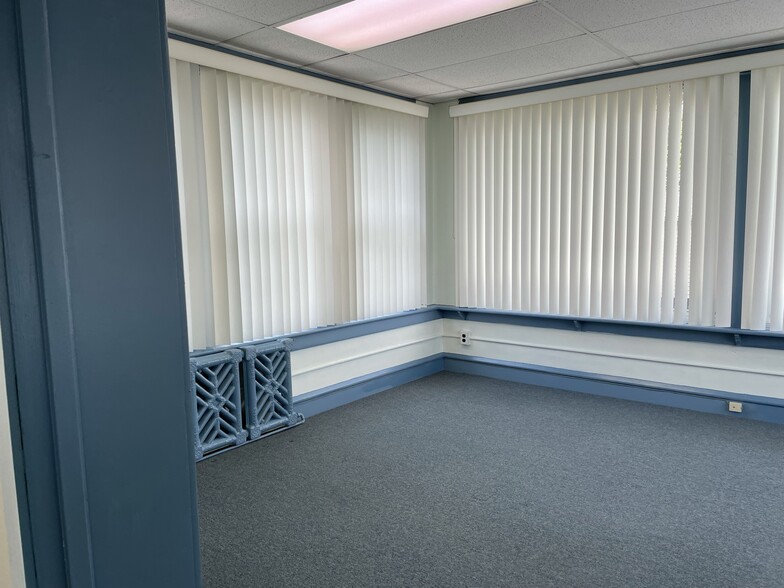 414 W Main St, Lansdale, PA for lease - Interior Photo - Image 2 of 16