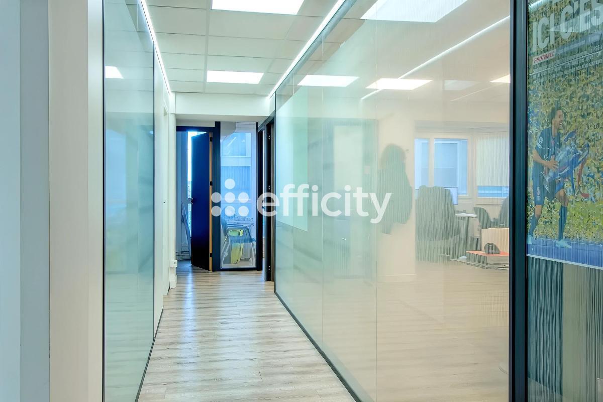 Office in Nanterre for lease Interior Photo- Image 1 of 8