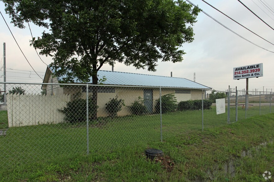 9827 Denton Dr, Dallas, TX à vendre - Photo du bâtiment - Image 2 de 2