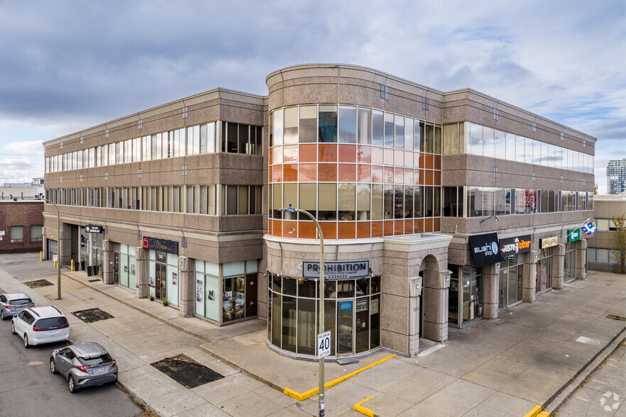 9250-9256 Boul de l'Acadie, Montréal, QC à louer - Photo du bâtiment - Image 1 de 4