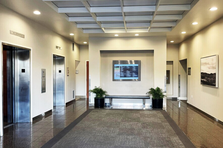 1050 Northgate Dr, San Rafael, CA à louer - Hall d’entrée - Image 3 de 8