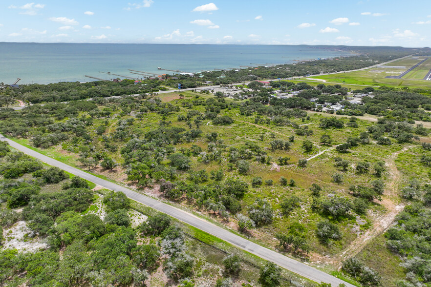 4911 Highway 35 N, Rockport TX - Terrain de camping