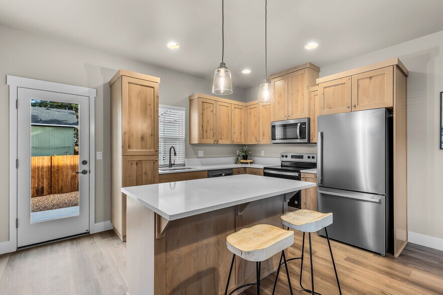 63290 NW Ski Ln, Bend, OR à vendre - Photo du bâtiment - Image 3 de 19
