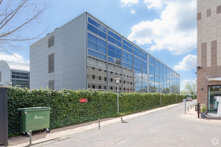 Calle Antonio Suárez, 10, Alcalá de Henares, Madrid à louer - Photo principale - Image 1 de 3