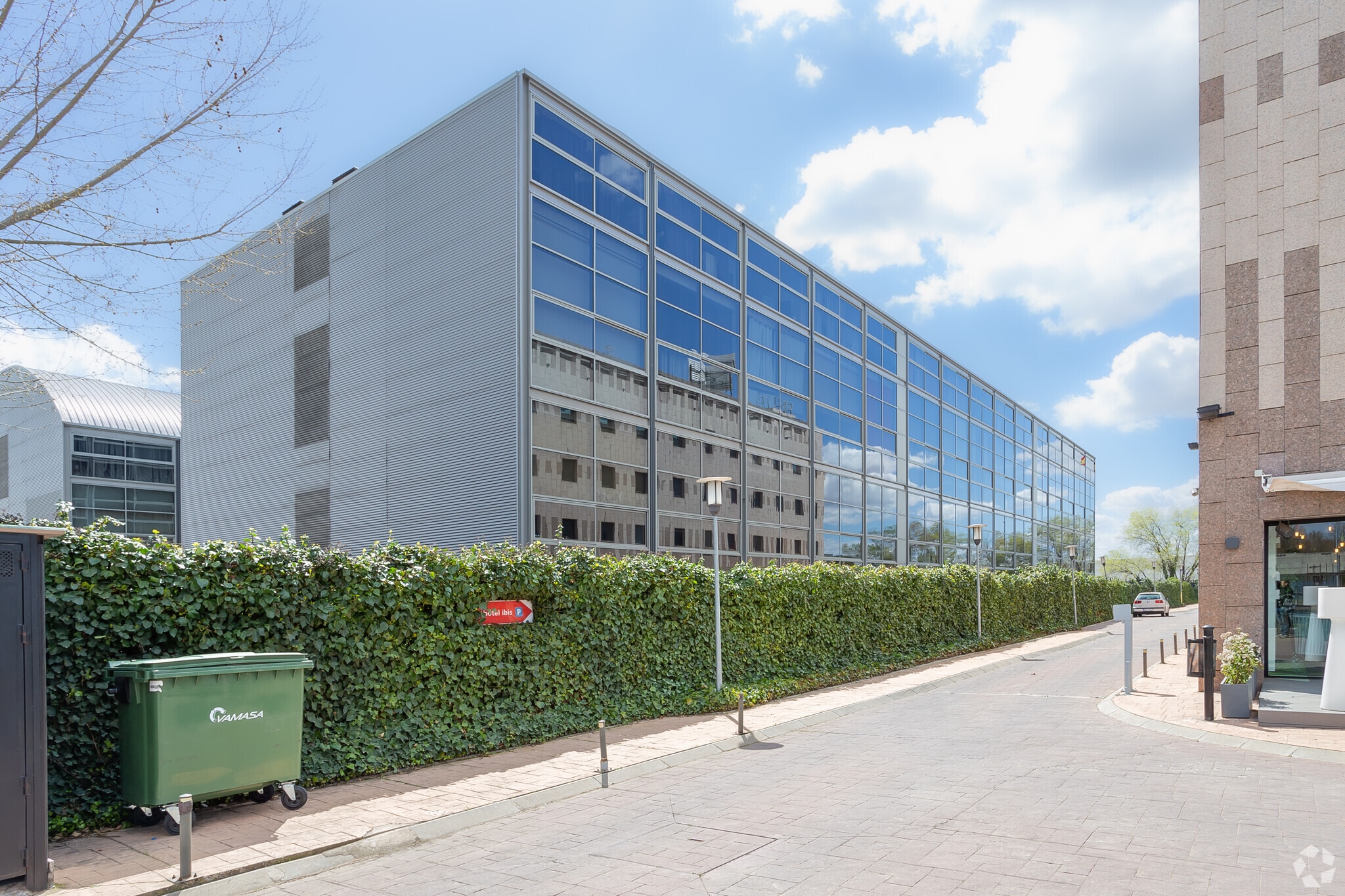 Calle Antonio Suárez, 10, Alcalá de Henares, Madrid for lease Primary Photo- Image 1 of 4