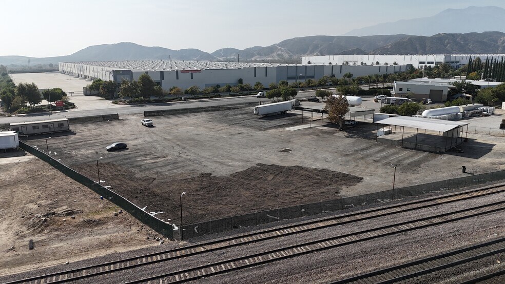19800 Cajon blvd, San Bernardino, CA à vendre - Photo du bâtiment - Image 2 de 15