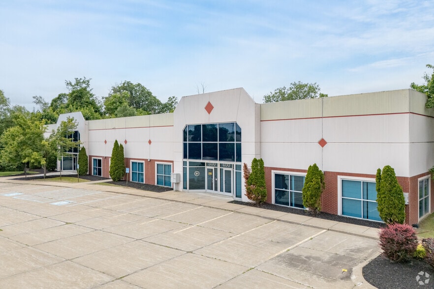 3784 Commerce Ct, North Tonawanda, NY for lease - Primary Photo - Image 1 of 6