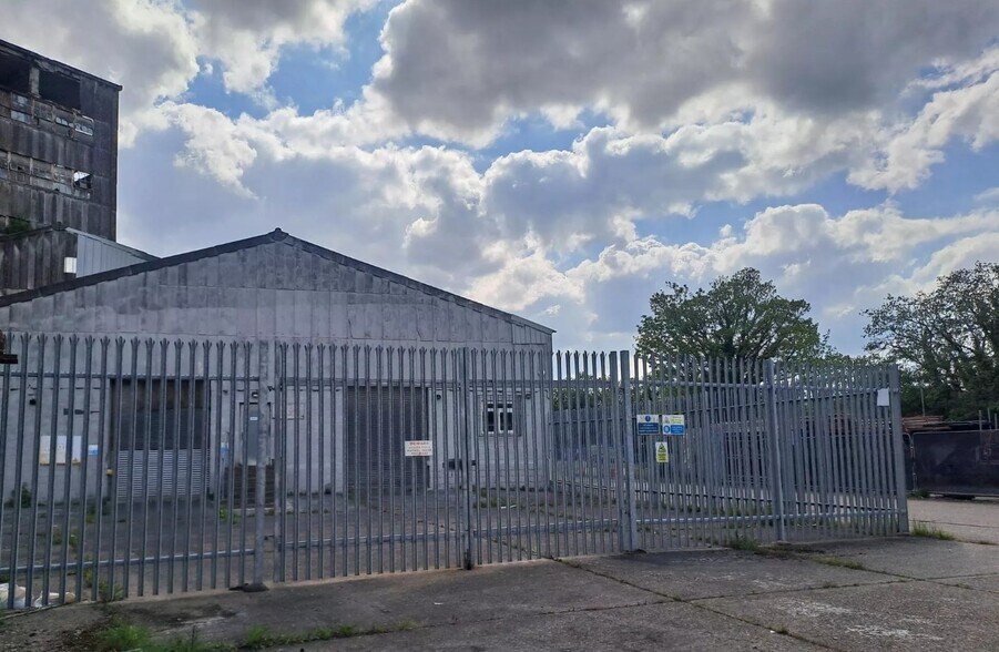 Shoreham Rd, Upper Beeding à louer - Photo du bâtiment - Image 3 de 5