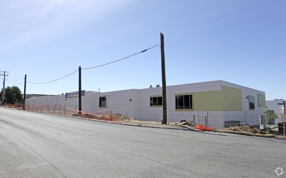 3951 Industrial Way, Concord, CA for lease - Building Photo - Image 3 of 4