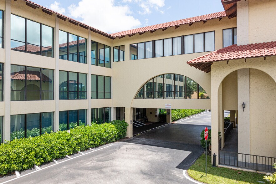 6801 Lake Worth Rd, Greenacres, FL à louer - Photo du bâtiment - Image 2 de 28