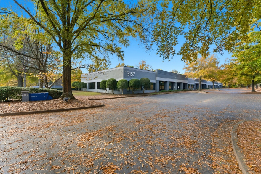 3159 Royal Dr, Alpharetta, GA à louer - Photo du bâtiment - Image 3 de 9