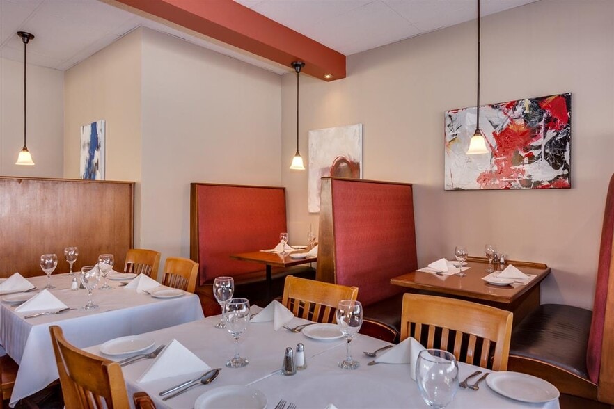 220-222 Boul du Curé-Labelle, Ste-Thérèse, QC à louer - Photo du bâtiment - Image 3 de 12