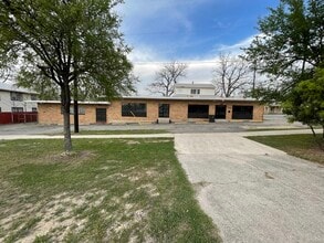 1627 N Interstate 35, San Antonio, TX for lease Building Photo- Image 2 of 2