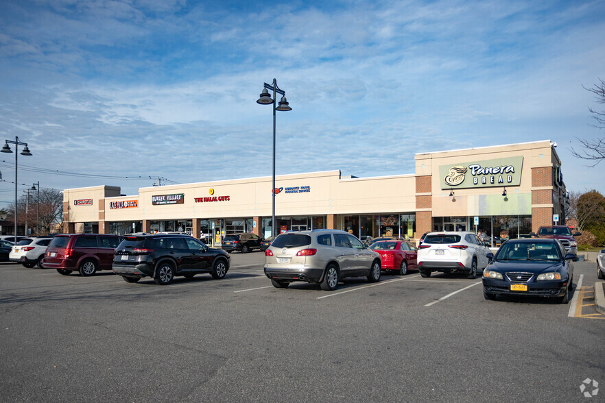 901-919 Broadhollow Rd, Farmingdale, NY for lease - Building Photo - Image 2 of 5