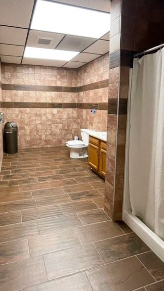 2095 S Main St, Waterbury, CT à louer - Photo intérieure - Image 3 de 9