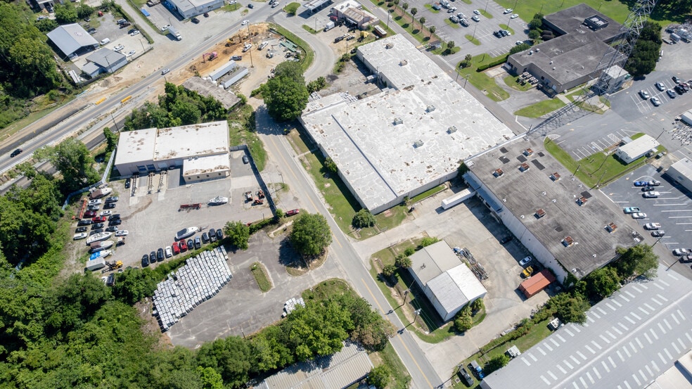 6,42, 44 Ross Road Industrial Portfolio portfolio of 3 properties for sale on LoopNet.ca - Building Photo - Image 3 of 34