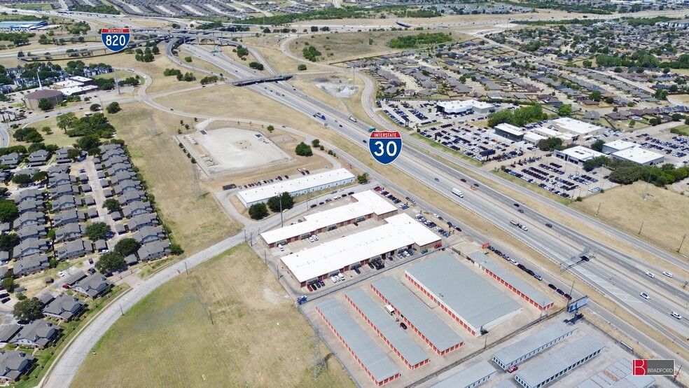 8851 West Fwy, Fort Worth, TX for lease - Building Photo - Image 2 of 11