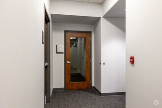 4770 N Belleview Ave, Kansas City, MO for lease Interior Photo- Image 2 of 2