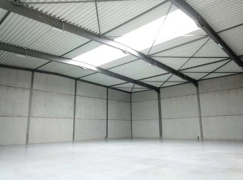 Office in Roncq for lease - Interior Photo - Image 2 of 6