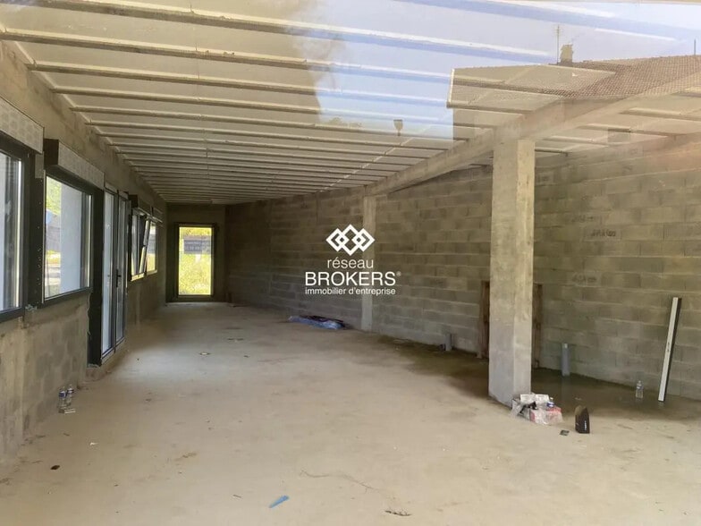 Office in Crolles for lease - Construction Photo - Image 2 of 4