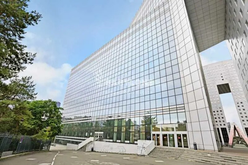 16 Rue Hoche, Puteaux à louer - Photo du bâtiment - Image 3 de 9