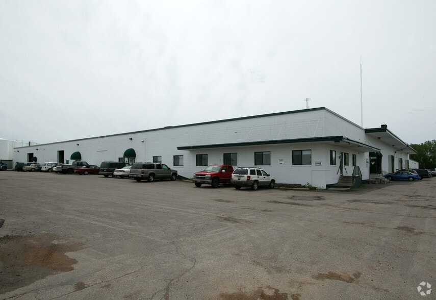 2420 W County Road C, Roseville, MN à vendre - Photo du bâtiment - Image 2 de 4