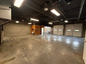 1204 Meadowbrook Dr, Cape Girardeau, MO for lease Interior Photo- Image 2 of 3