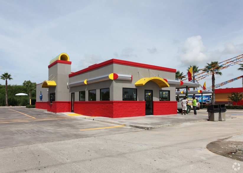 8841 N Highway 146, Baytown, TX for lease - Primary Photo - Image 1 of 3