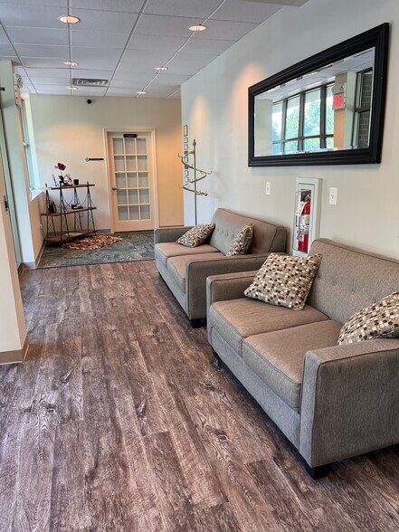 200 Bailey Dr, Stewartstown, PA à louer - Photo du bâtiment - Image 2 de 6