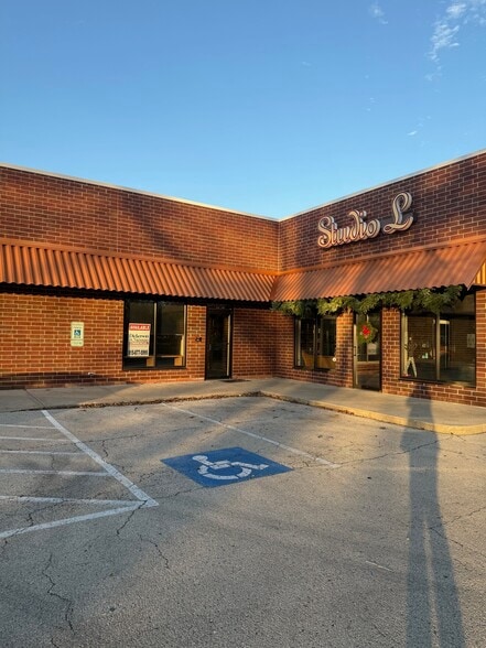 11015 Main St, Roscoe, IL for lease - Building Photo - Image 1 of 21