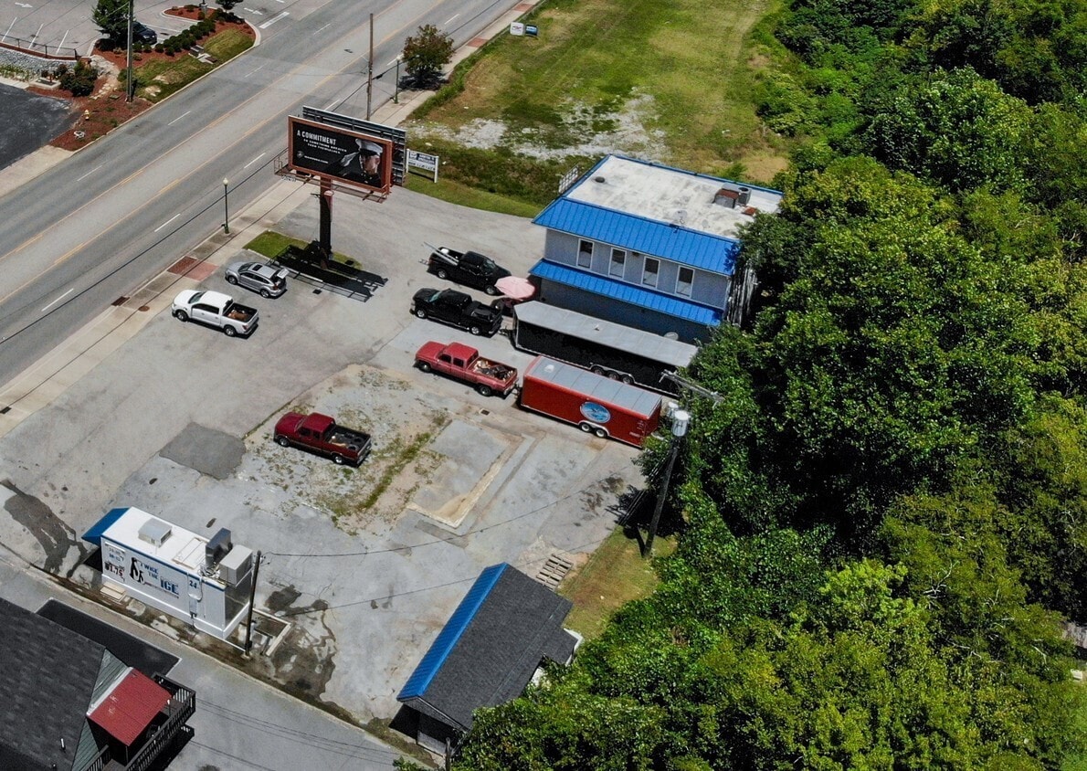 2016 & 2014 Dayton Blvd, RedBank,TN portfolio of 2 properties for sale on LoopNet.ca Building Photo- Image 1 of 24